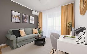 Apartamenty Urban Sunset w Katowicach, blisko Spodka i parku z Parkingiem, Klimatyzacją i Balkonem by Noclegi Renters
